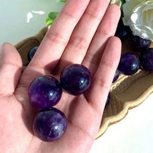 Amethysts small spheres